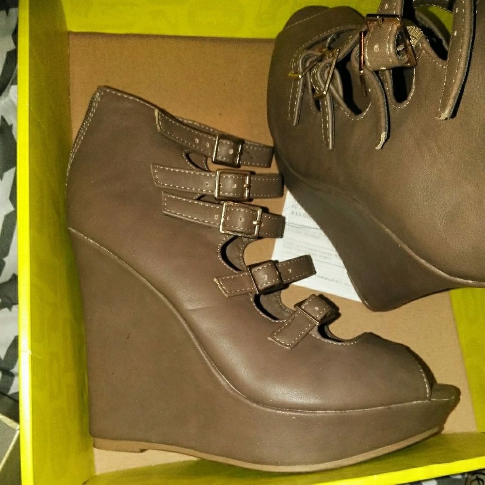 Tan wedge heel